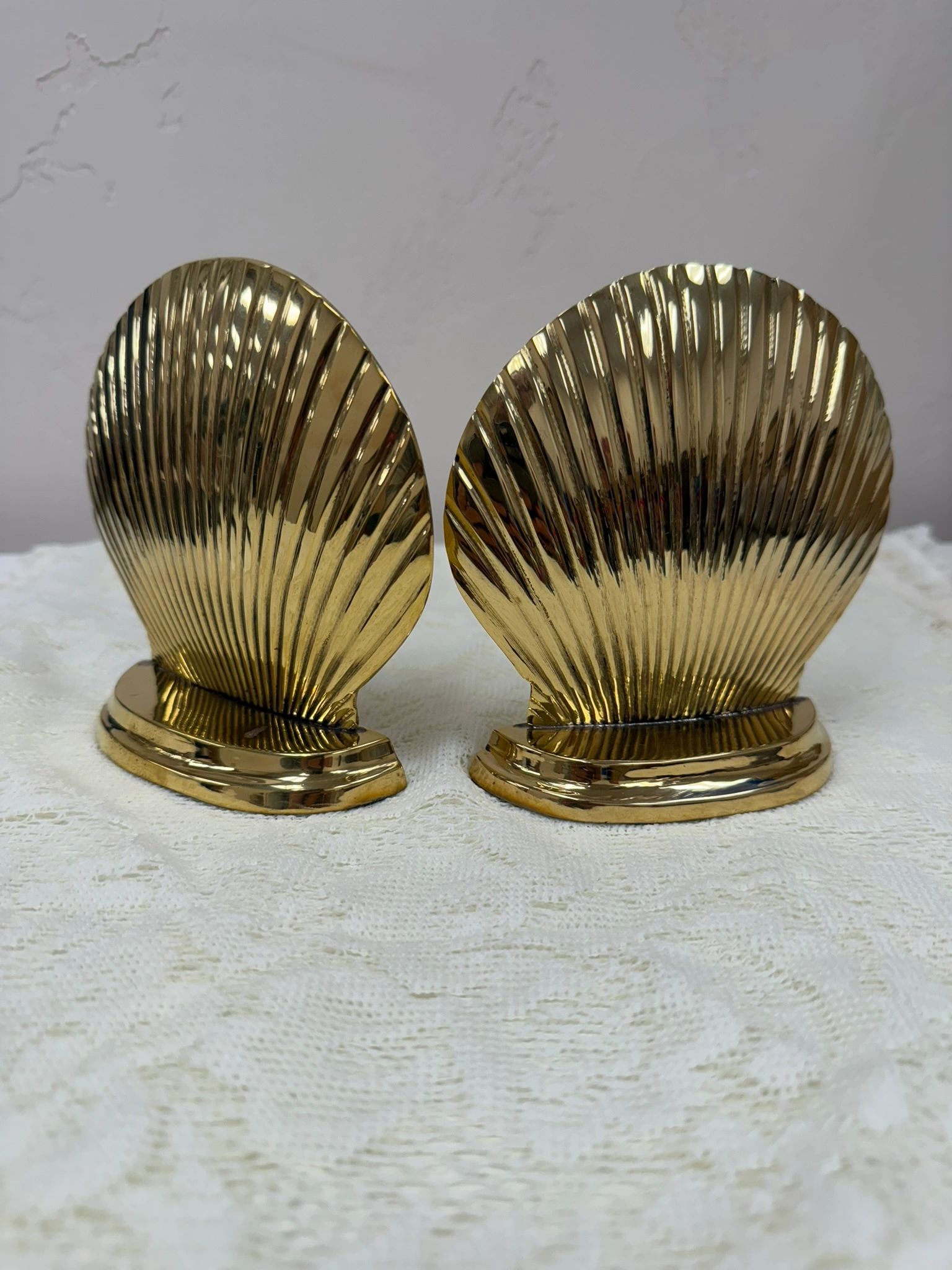 IMG_0521.jpeg SOLID BRASS VINTAGE SEA SHELL BOOK ENDS x 2 - Image 1