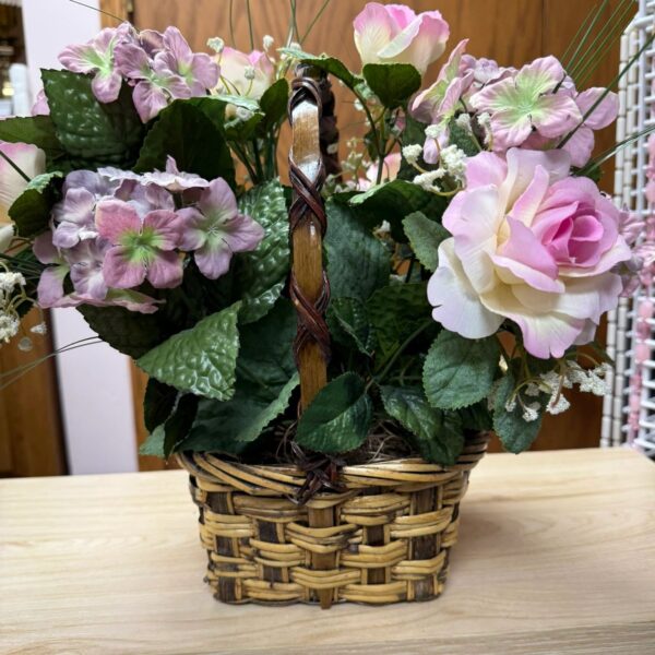 SILK FLOWERS/BASKET
