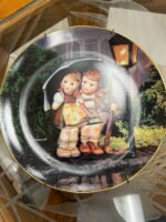 M.J.HUMMEL COLLECTOR'S PLATE - LITTLE COMPANIONS - STORMY WEATHER
