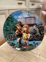 M.J.HUMMEL COLLECTOR'S PLATE- HELLO DOWN THERE