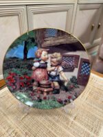 M.J.HUMMEL COLLECTOR'S PLATE - SQUEAKY CLEAN