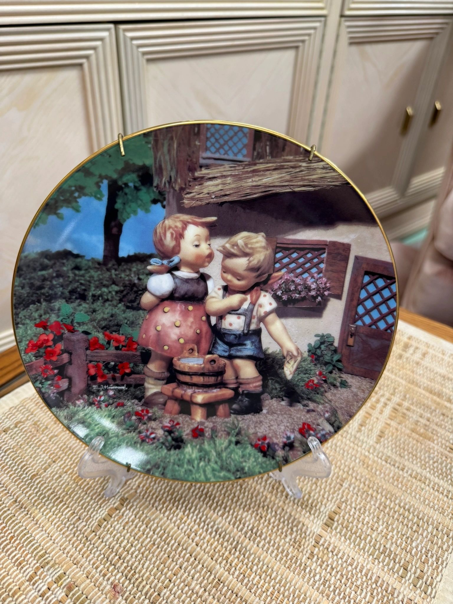 IMG_1075.jpeg M.J.HUMMEL COLLECTOR'S PLATE - SQUEAKY CLEAN - Image 1