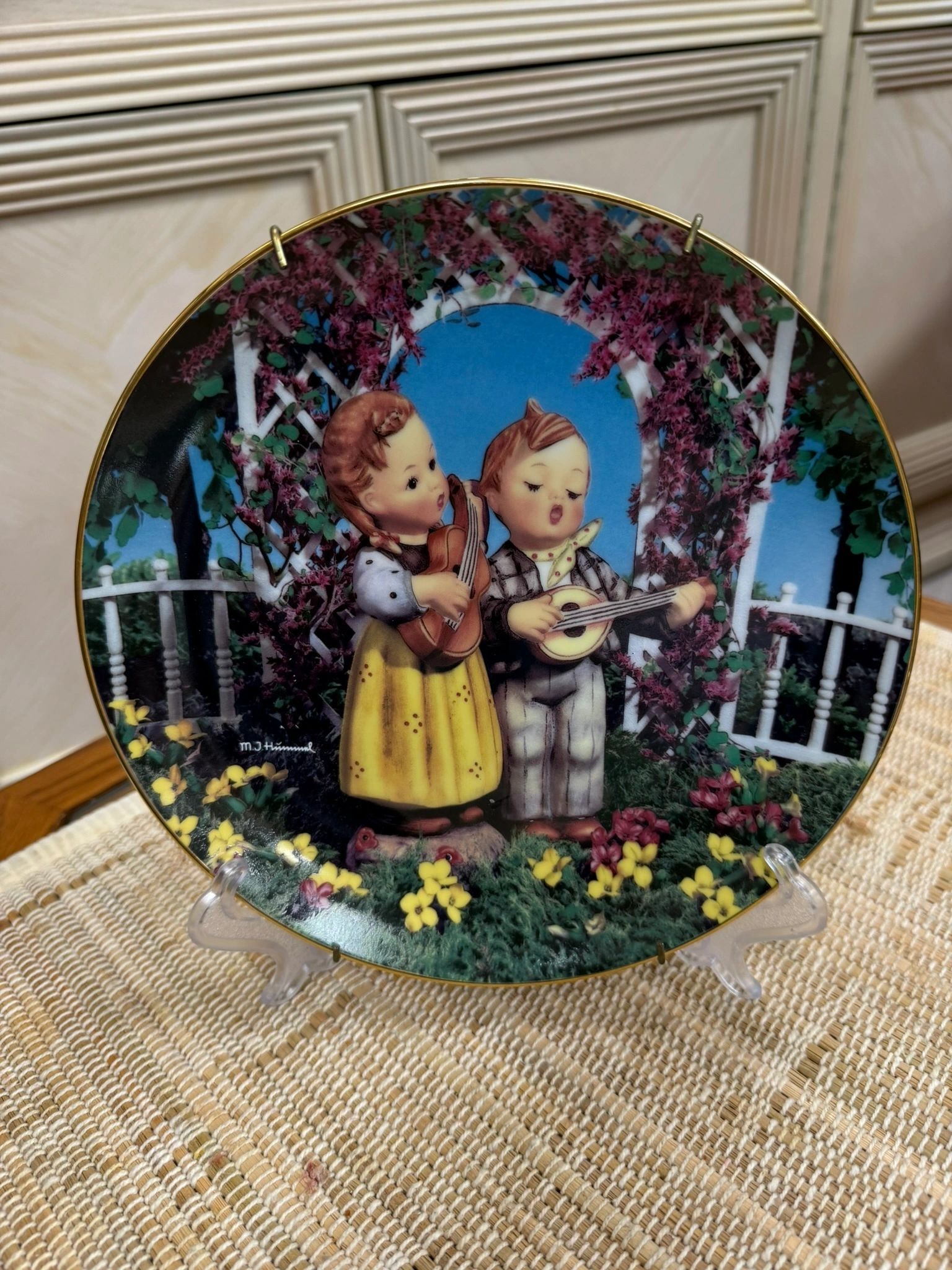 IMG_1081.jpeg M.J.HUMMEL COLLECTOR'S PLATE - LITTLE MUSICIANS - Image 1