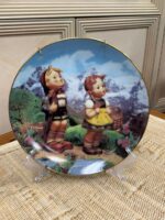 M.J.HUMMEL COLLECTOR'S PLATE - LITTLE COMPANIONS