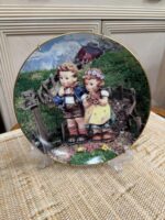 M.J.HUMMEL COLLECTOR'S PLATE - COUNTRY CROSSROADS