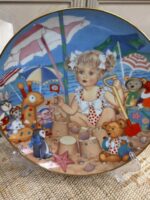 THE FRANKLIN MINT 1990 CAROL LAWSON PLATE - SAND CASTLES EMBELLISHED WITH 24K GOLD - Image 2