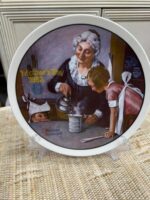 EDWIN KNOWLES - NORMAN ROCKWELL - MOTHER'S DAY 1982 PLATE #6356H