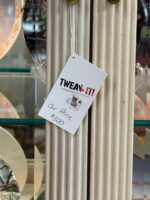 ANTIQUE AMERICAN DREW FURNITURE CHINA CABINET/CURIO - 2 DRAWERS/2 CABINETS/3 SHELVES IN GLASS DOORS - 2 LIGHTS - BEAUTIFUL PIECE - USED - Image 7