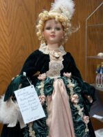 THE ANASTASIA COLLECTION - 22" PORCELAIN DOLL ANTOINETTE - Image 6