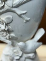 WHITE FLOWER/PLANT TABLE TOP DISPLAY VASE - CERAMIC GLOSS /BIRD/FLOWER DESIGN - Image 2