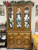 USED OAK WOOD LIGHT UP CURIO WITH 3 GLASS PANES (LEFT/RIGHT OPEN)/2 DRAWERS AND LOWER CABINETS (LEFT/RIGHT OPEN) - BEAUTIFUL PIECE WORKS AS IT SHOULD