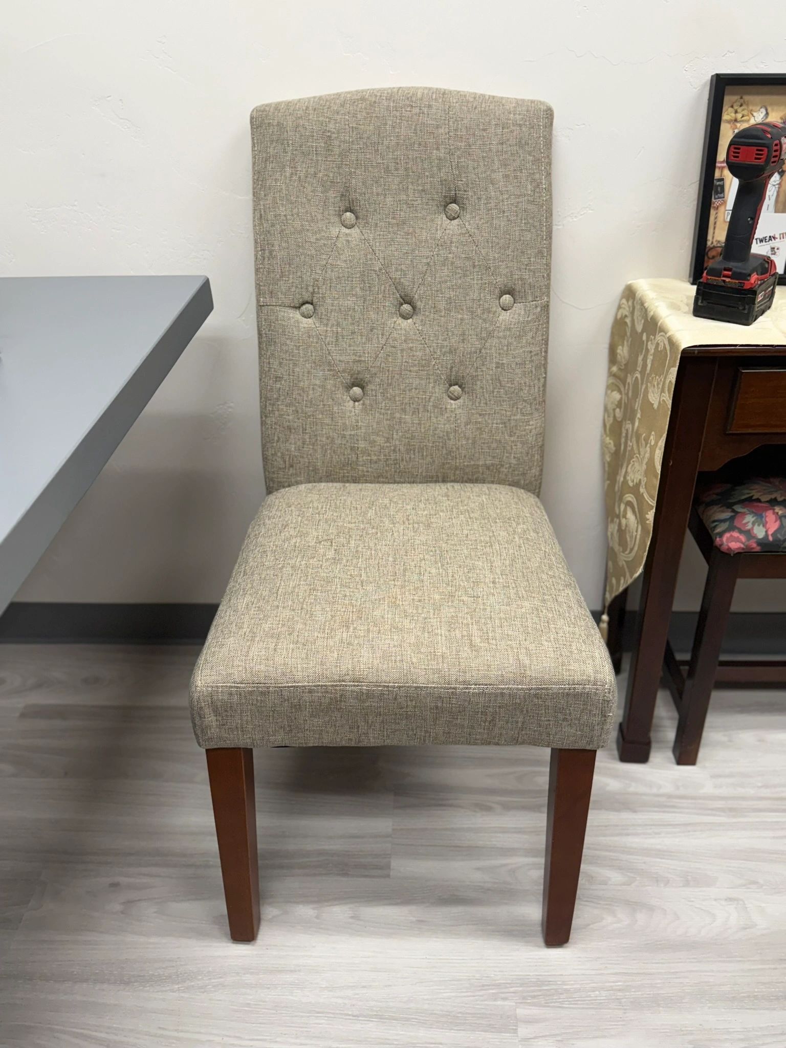 IMG_2218.jpeg BETTER HOMES AND GARDENS UPHOLSTERED TUFTED CHAIR - Image 1