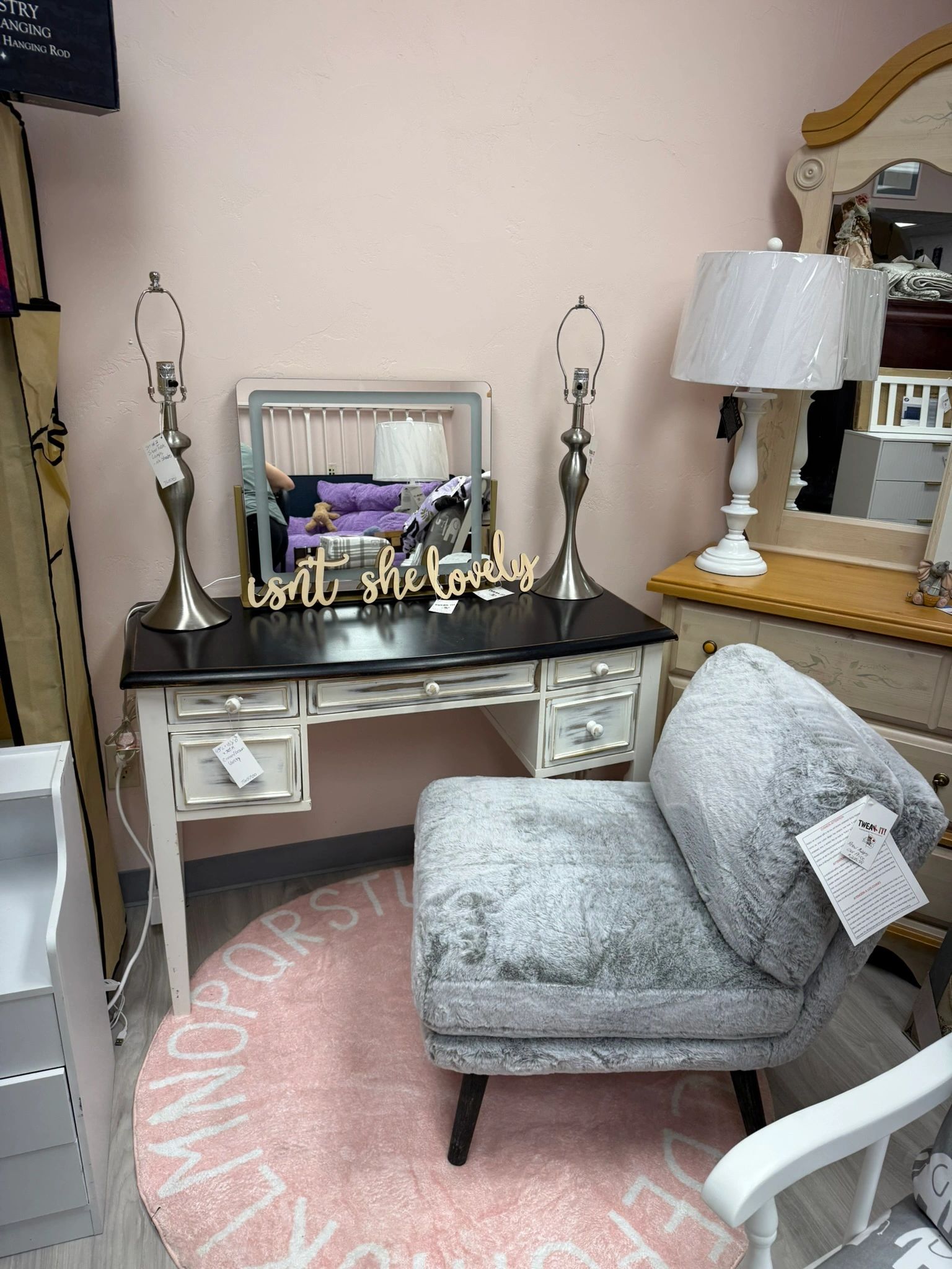 IMG_2632.jpeg FEATURE COMBO - 6 PIECE VANITY/CHAIR SET - Image 1