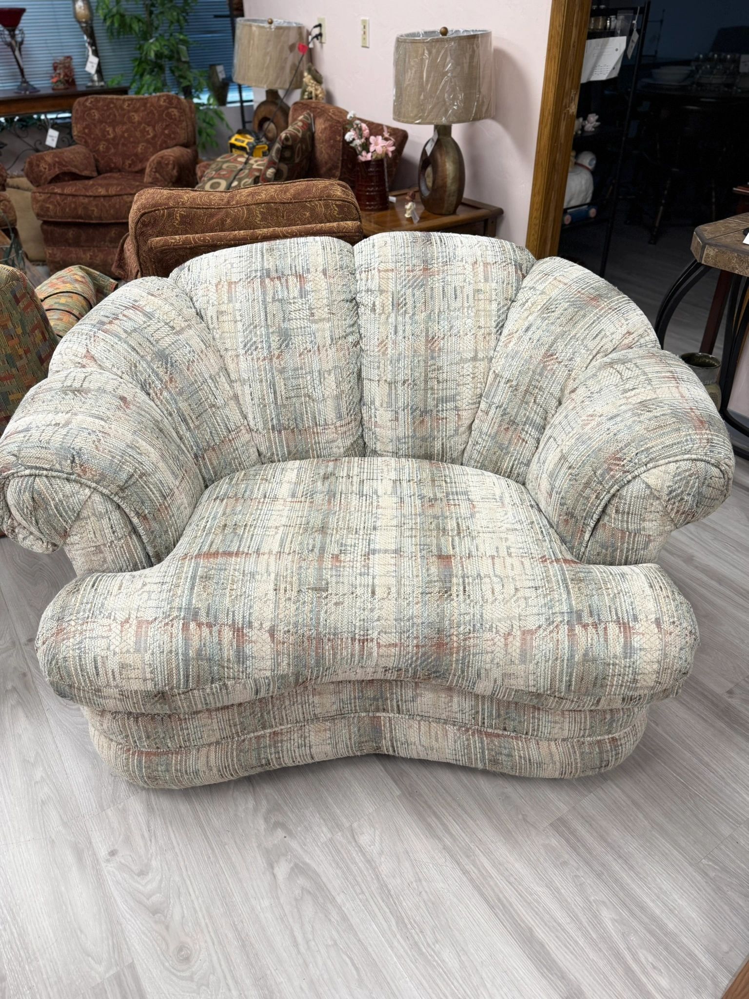 IMG_2907.jpeg MULTI-COLOR LIGHT TONES BENCHCRAFT OVERSIZED CHAIR - Image 1