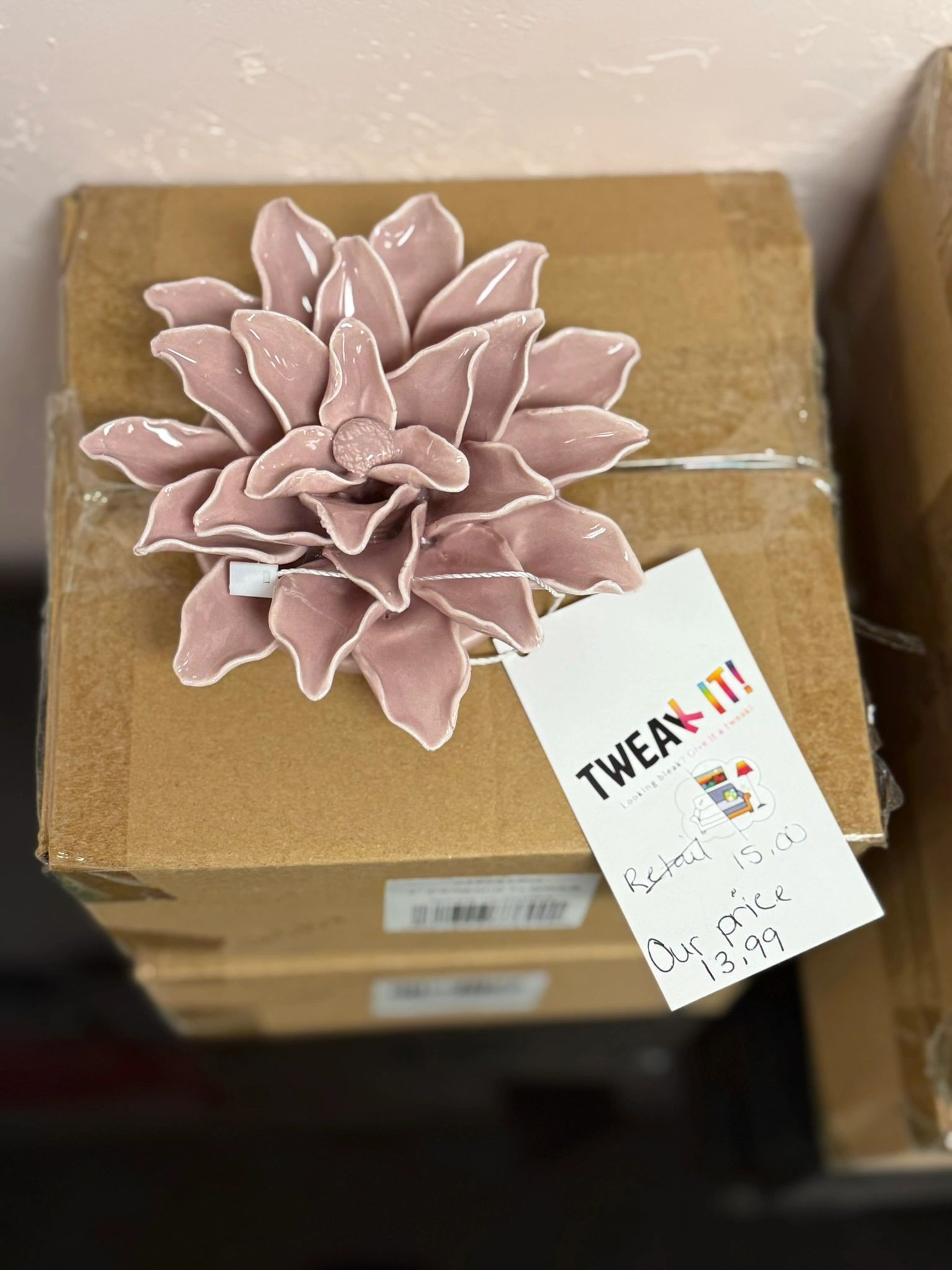 IMG_2918.jpeg 4" MAUVE CERAMIC FLOWERS - Image 1