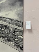 60"x 39.5" 5 piece black and white eiffel tower pic - Image 5