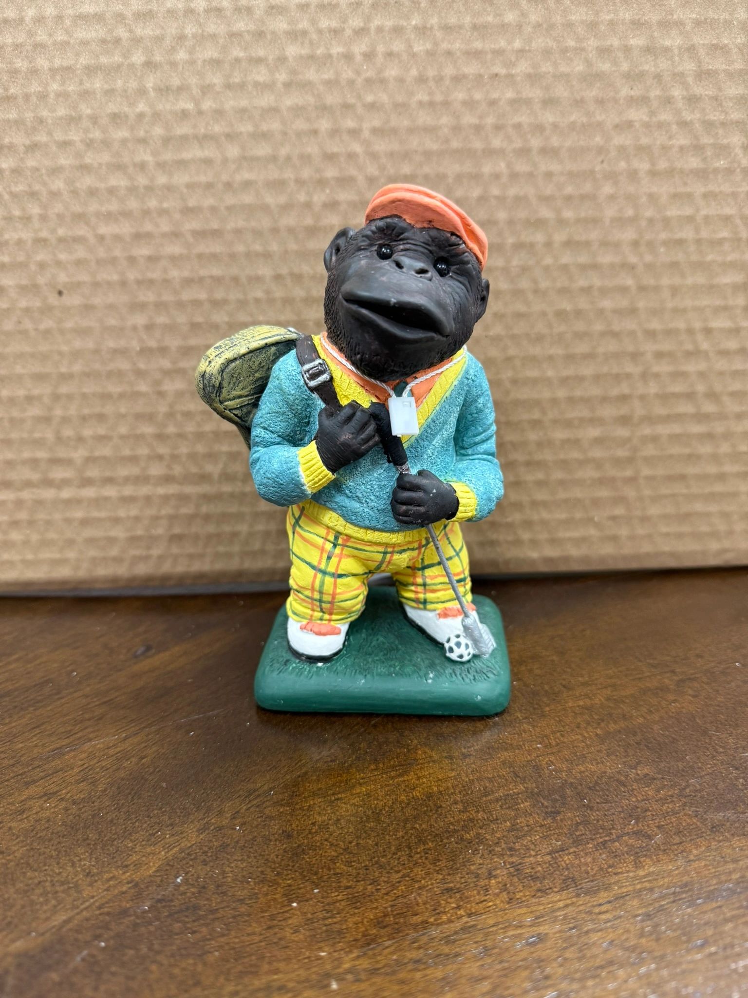 IMG_3058.jpeg 5 3/8" HAND PAINTED GOLFING GORILLA CERAMIC FIGURINE - Image 1