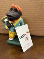 5 3/8" HAND PAINTED GOLFING GORILLA CERAMIC FIGURINE - Image 4