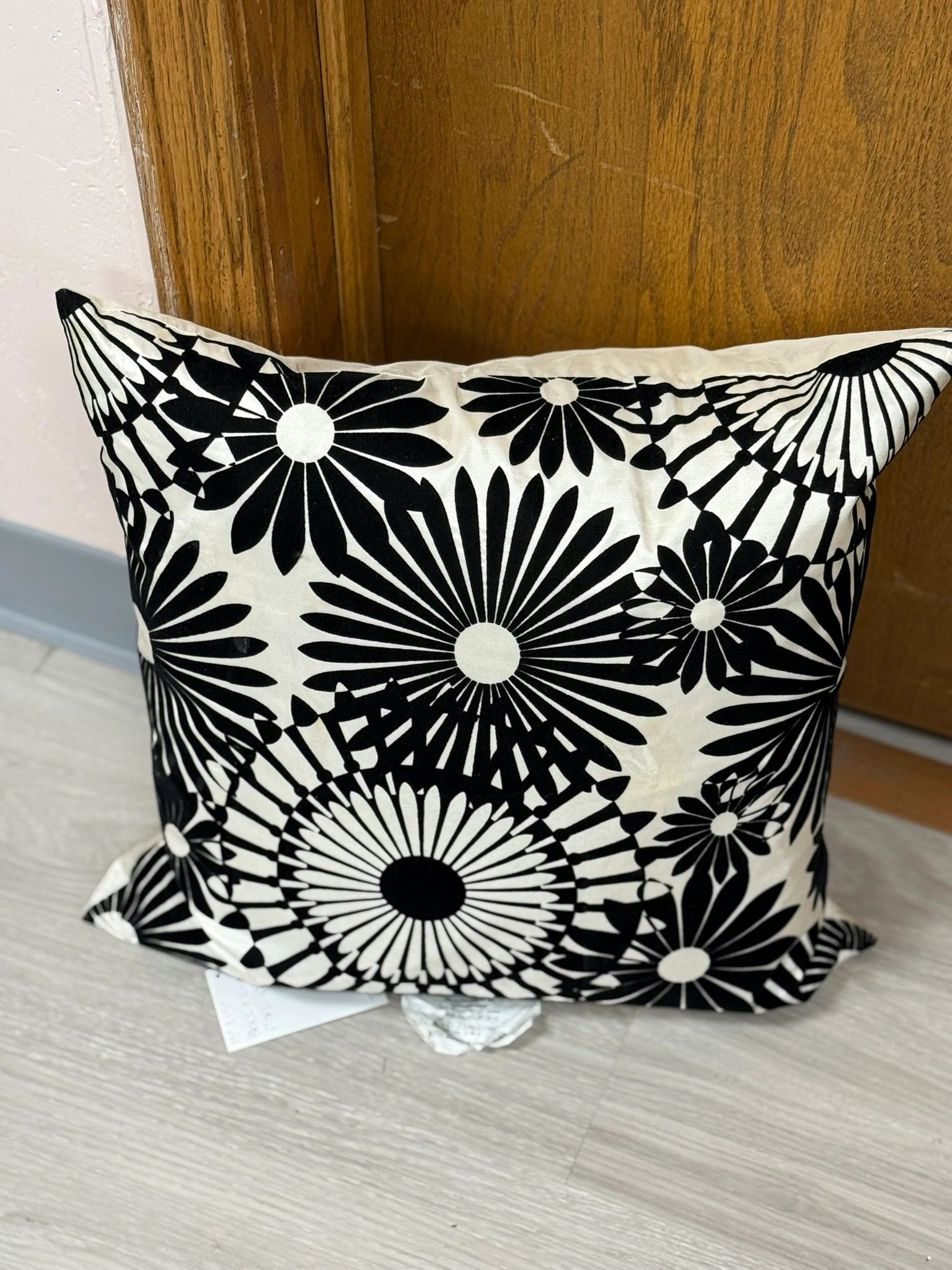 IMG_3129.jpeg 15" SQUARE BLACK AND WHITE FLORAL PILLOW - Image 1