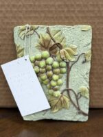 6 1/4" X 4 3/8" VINTAGE CHARDONNAY GRAPE WINE CERAMIC 3D HANGING PLAQUE - Image 3