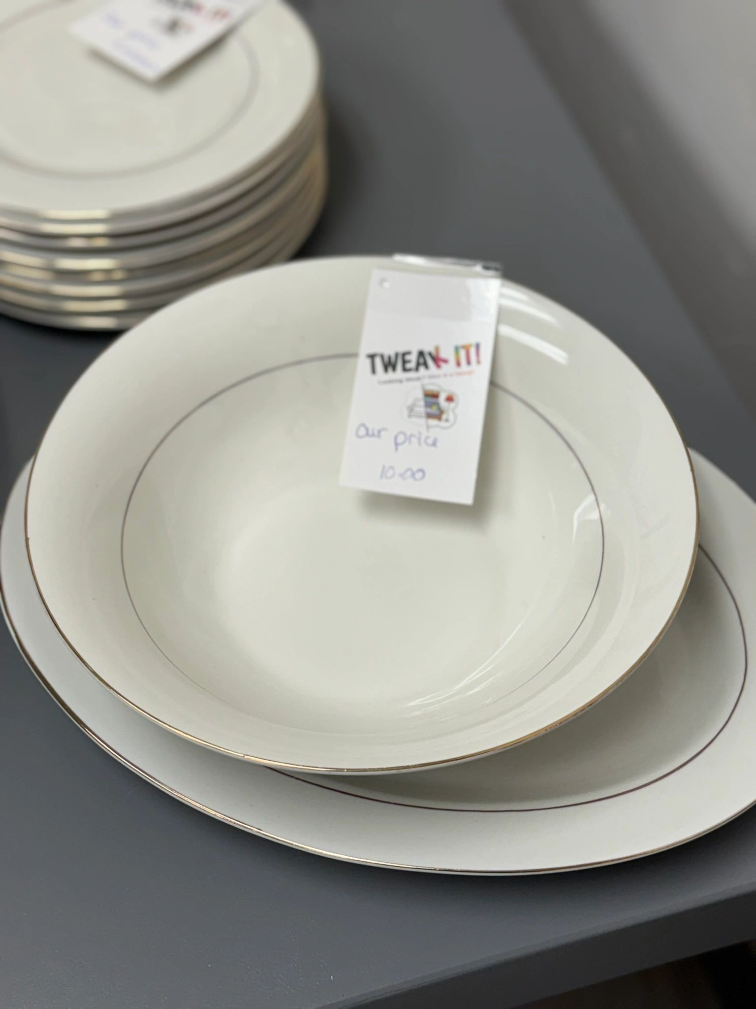 IMG_3728.jpeg 9" SERVING BOWL WHITE WITH GOLD TRIM - Image 1