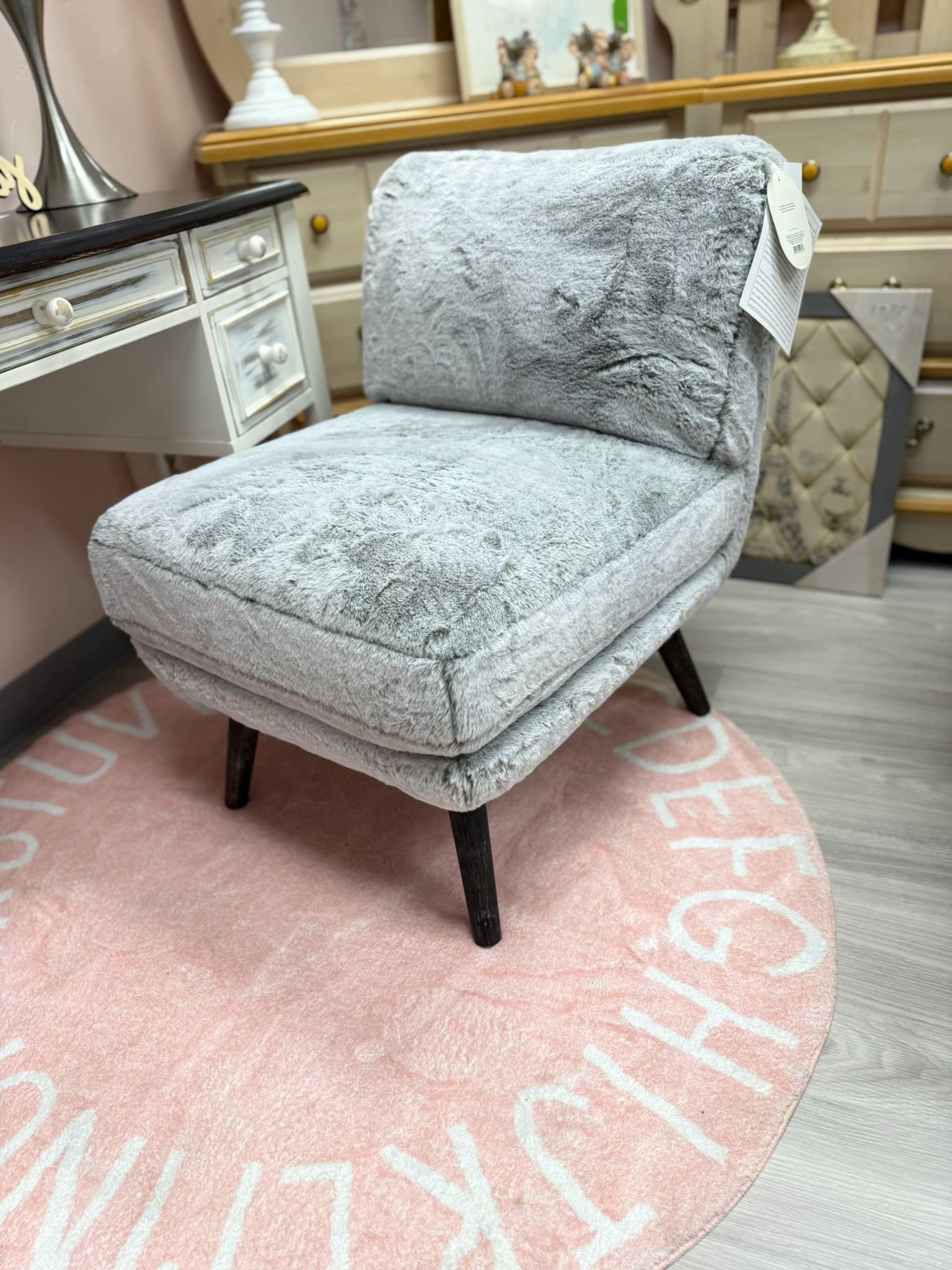 IMG_5230.jpeg HARPER FUR THRESSHOLD CHAIR FAUX SHEARLING - Image 1