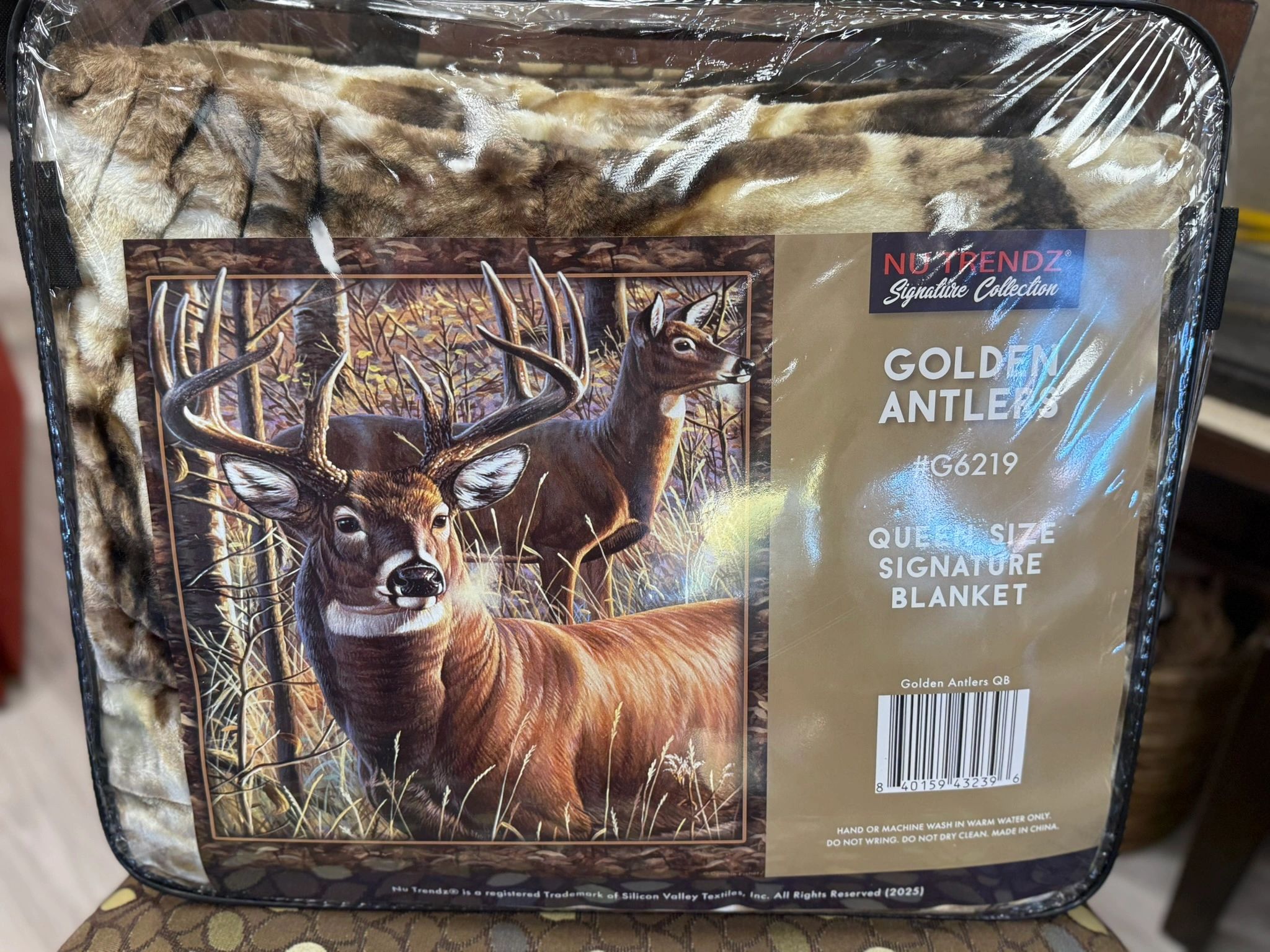 IMG_5503.jpeg NU TRENDZ GOLDEN ANTLERS DEER SIGNATURE SERIES QUEEN BLANKET - Image 1