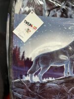 NU TRENDZ MYSTIC WOLF SIGNATURE SERIES PLUSH QUEEN BLANKET - Image 4